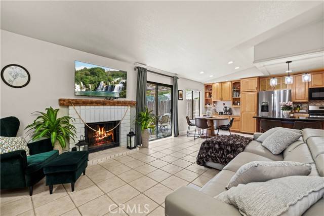 Valencia (santa Clarita), CA 91355,25825 El Gato Place
