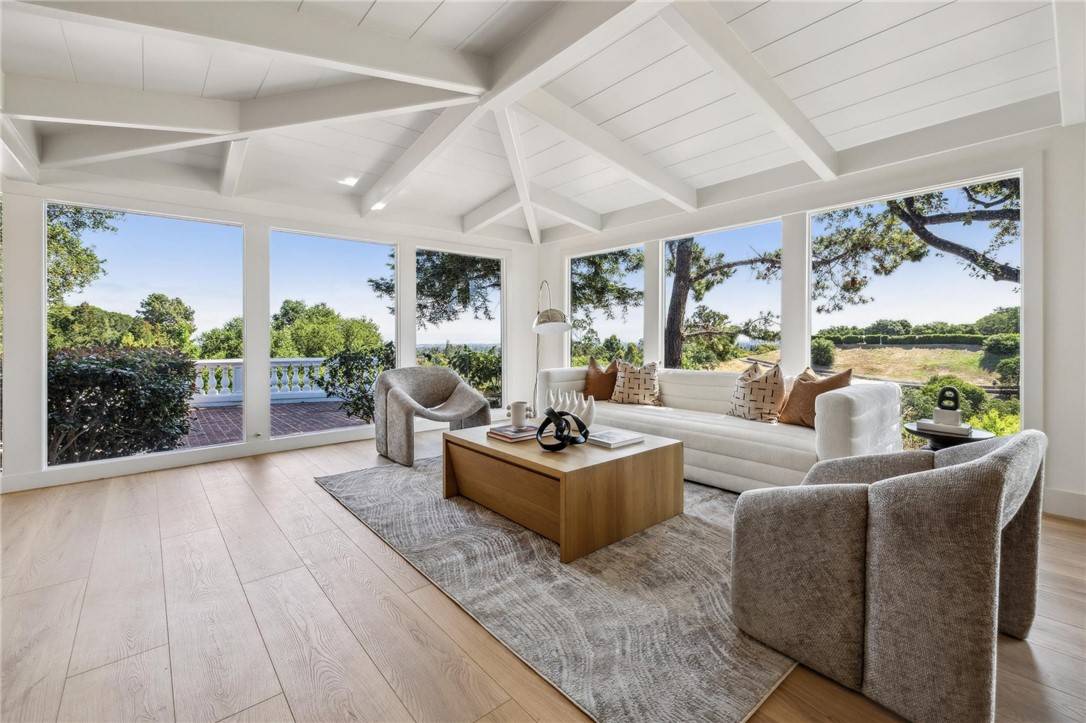 Los Altos Hills, CA 94022,25870 Westwind Way