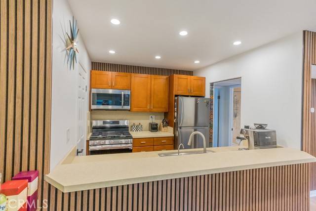 Tarzana (los Angeles), CA 91356,18350 Hatteras Street #169