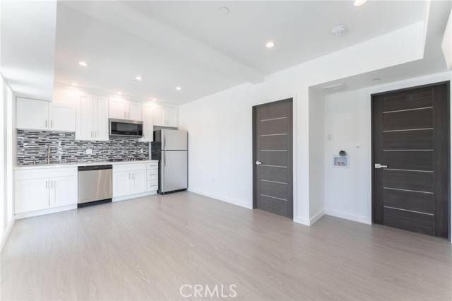 Los Angeles, CA 91406,6843 N Haskell Ave #2