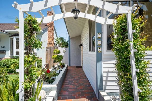 Manhattan Beach, CA 90266,537 3rd Street