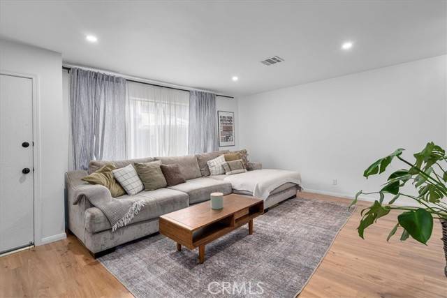 Encino (los Angeles), CA 91316,5465 Newcastle Avenue #6
