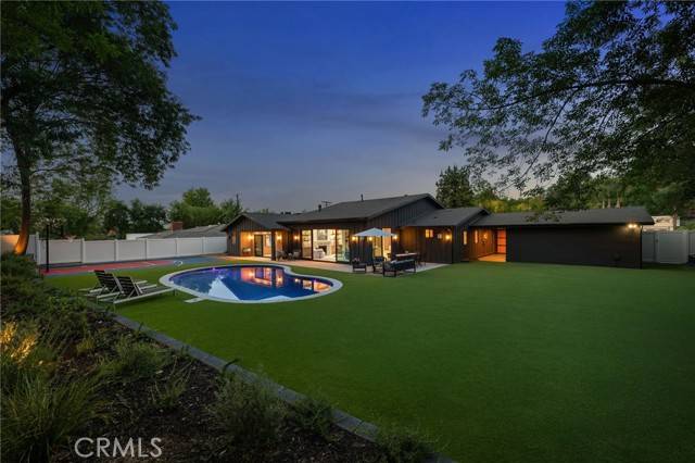 Woodland Hills (los Angeles), CA 91364,20215 Lorenzana Drive