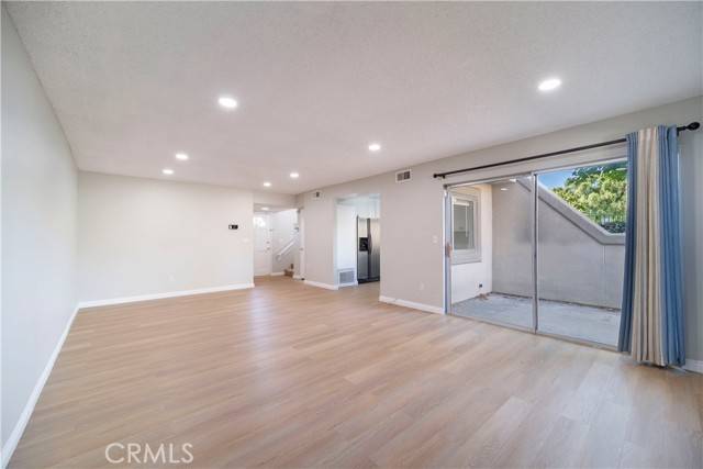 Northridge (los Angeles), CA 91324,18516 Mayall Street #E