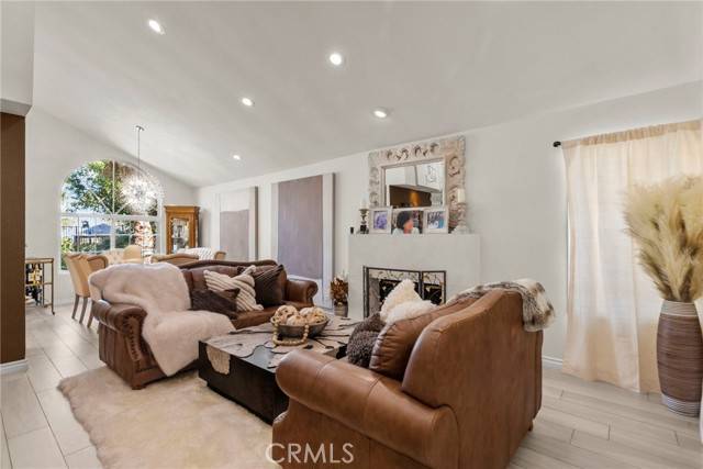 West Hills (los Angeles), CA 91307,7282 Woodvale Court