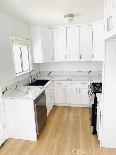 North Hollywood (los Angeles), CA 91601,5752 Vineland Avenue