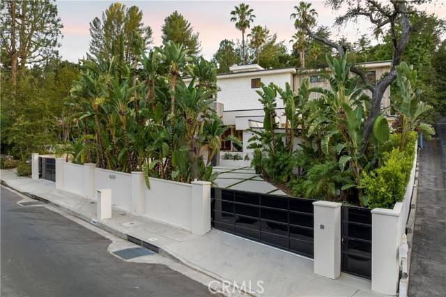 Encino (los Angeles), CA 91316,4609 Louise Avenue
