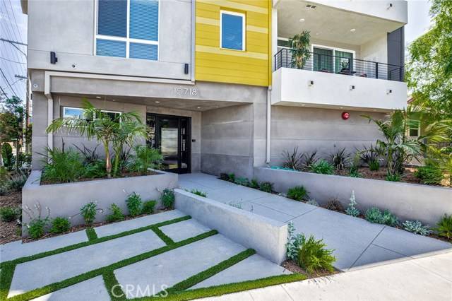 Studio City (los Angeles), CA 91602,10718 Acama Street #301