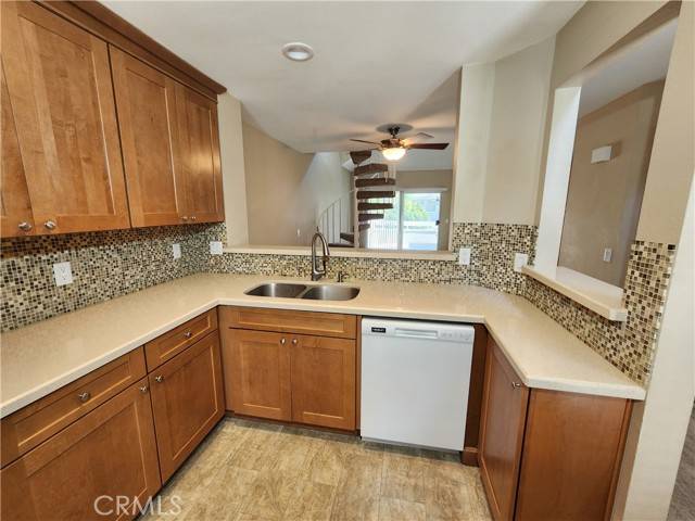 Valencia (santa Clarita), CA 91355,26121 Mcbean #22