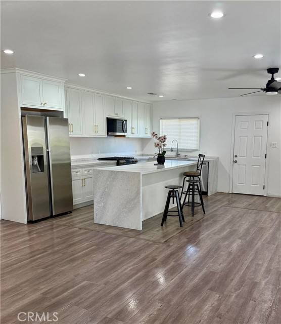 Tarzana (los Angeles), CA 91356,5655 Topeka Drive