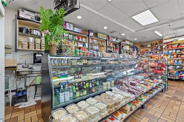 Burbank, CA 91502,906 S Gkenoaks Boulevard