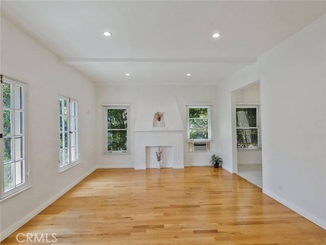 Beverly Hills, CA 90212,9949 Young Drive #202