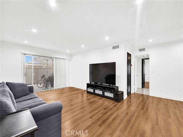 Valencia (santa Clarita), CA 91355,24431 Trevino Drive #V1