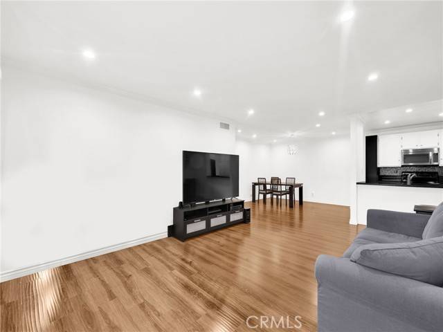 Valencia (santa Clarita), CA 91355,24431 Trevino Drive #V1