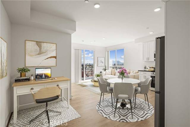 North Hollywood (los Angeles), CA 91606,11714 Archwood Street #306