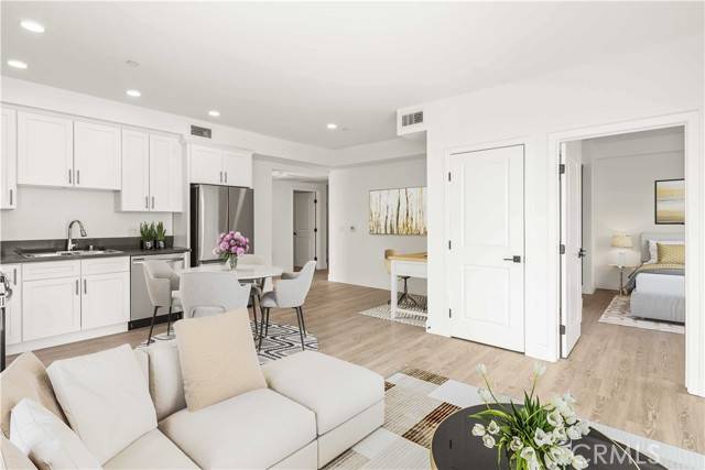 North Hollywood (los Angeles), CA 91606,11714 Archwood Street #306