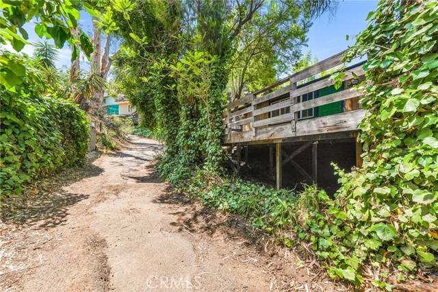 Los Angeles, CA 90068,6324 Deep Dell Place