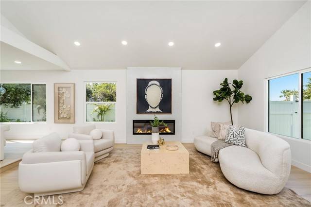 Glendale, CA 91206,3195 Chadney Drive