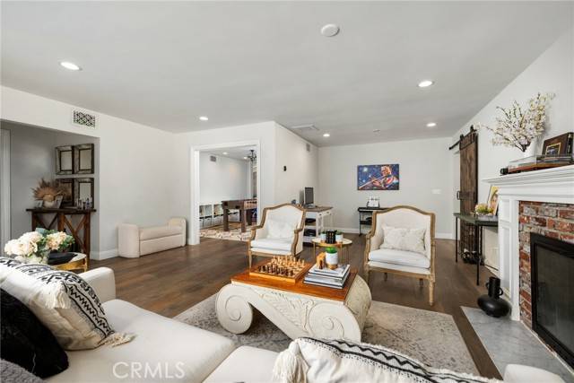Tarzana (los Angeles), CA 91356,5337 Topeka Drive