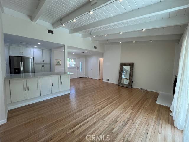 Encino (los Angeles), CA 91316,5906 Ostrom Avenue