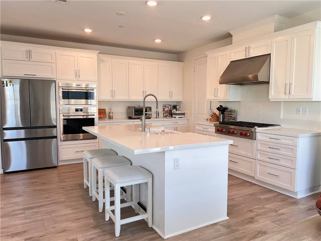 Valencia (santa Clarita), CA 91381,27620 Symphony Place