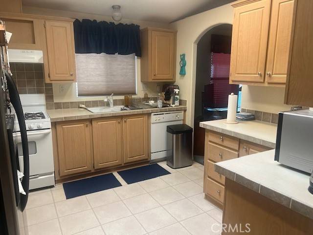 Chatsworth (los Angeles), CA 91311,21500 Lassen Street #37