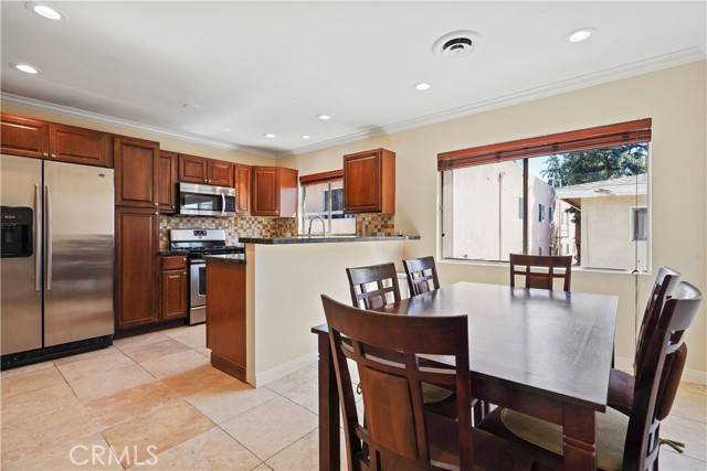 Sherman Oaks, CA 91403,15457 Moorpark Street #5