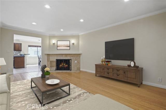 Sherman Oaks, CA 91403,15457 Moorpark Street #5