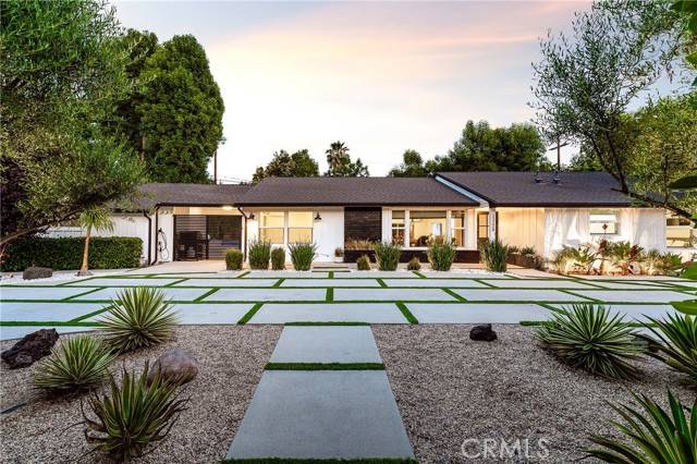 Woodland Hills (los Angeles), CA 91367,23228 Ostronic Drive