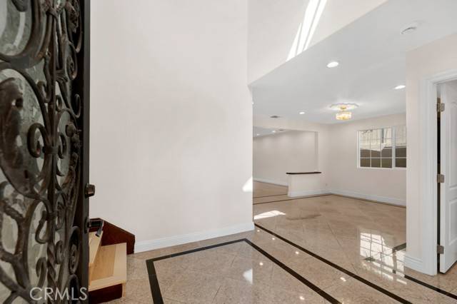Woodland Hills (los Angeles), CA 91364,21631 Mulholland Drive