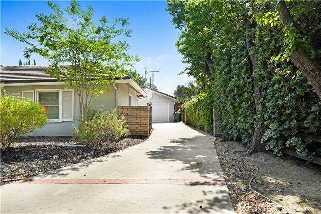 Granada Hills (los Angeles), CA 91344,10918 White Oak Avenue