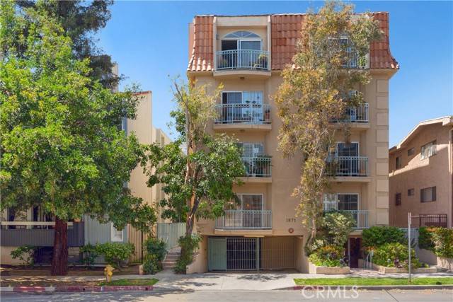 Los Angeles, CA 90025,1871 Greenfield Avenue #102