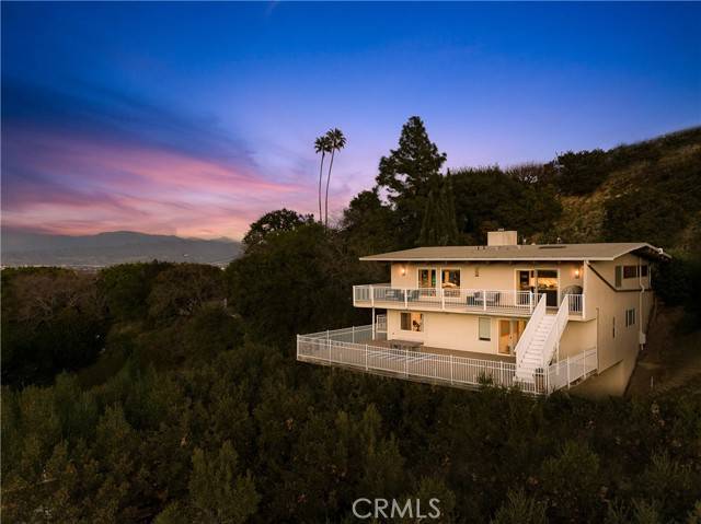 Sherman Oaks, CA 91423,3721 Glenridge Drive