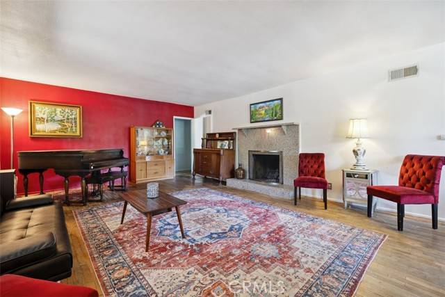 Woodland Hills (los Angeles), CA 91367,5800 Winnetka Avenue