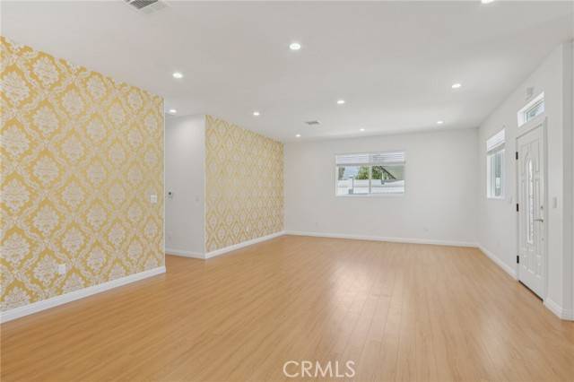 Northridge (los Angeles), CA 91325,17148 Stare Street
