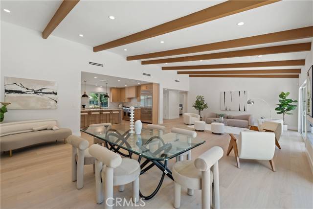 Woodland Hills (los Angeles), CA 91367,24320 Bessemer Street
