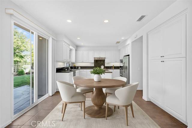 Valencia (santa Clarita), CA 91381,26812 Peppertree Drive