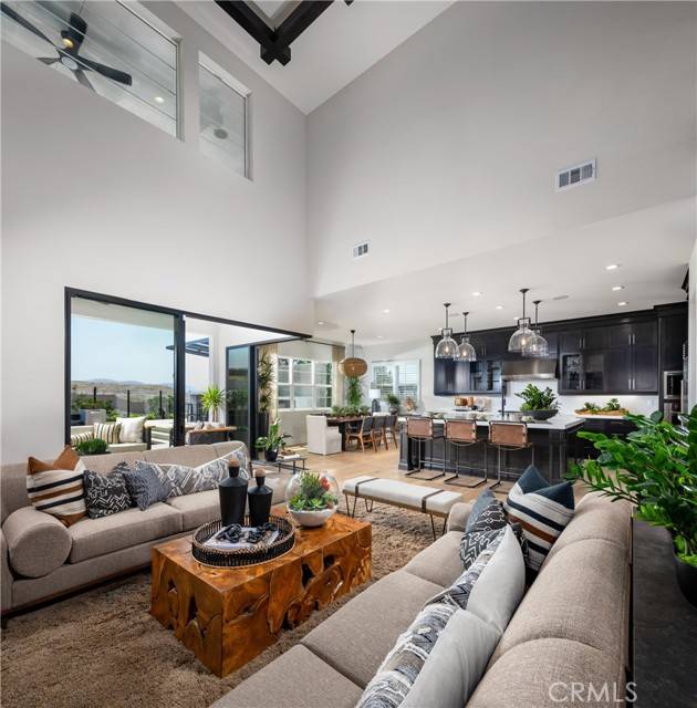 Valencia (santa Clarita), CA 91381,27534 Elderberry Drive