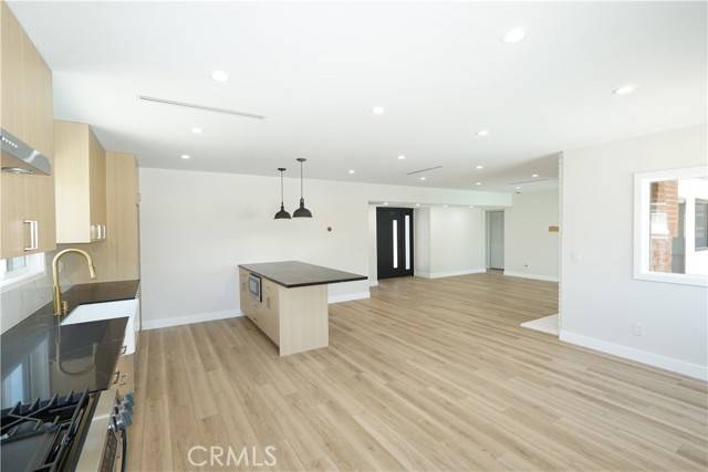 Granada Hills (los Angeles), CA 91344,10345 Blucher Avenue