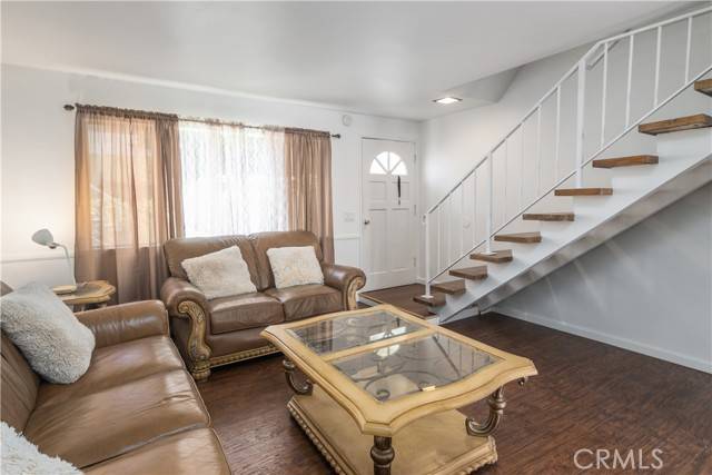Northridge (los Angeles), CA 91343,16755 Parthenia Street #5