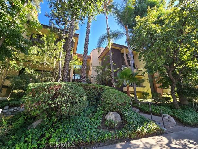 Sherman Oaks, CA 91423,13214 Moorpark Street #201