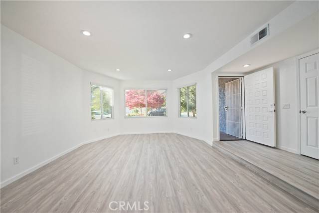 Winnetka (los Angeles), CA 91306,20227 Elkwood Street
