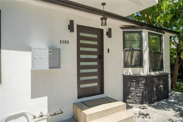 Burbank, CA 91506,1123 W Angeleno Avenue