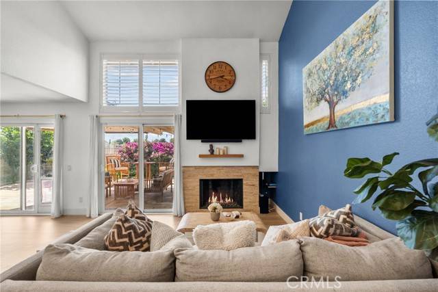 Valencia (santa Clarita), CA 91355,23121 Yvette Lane