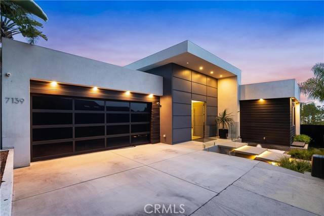 Los Angeles, CA 90068,7139 Macapa Drive