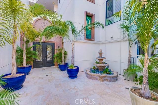 Valley Village, CA 91607,5253 Vantage Avenue #105