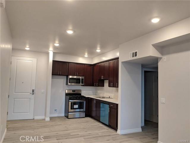 Reseda (los Angeles), CA 91335,7343 Reseda Boulevard #303