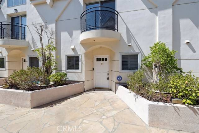 Sherman Oaks, CA 91423,5107 Coldwater Canyon Avenue #10