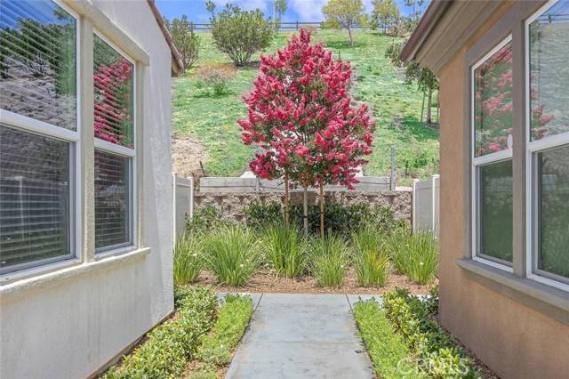 Saugus (santa Clarita), CA 91350,20533 Martingale Place