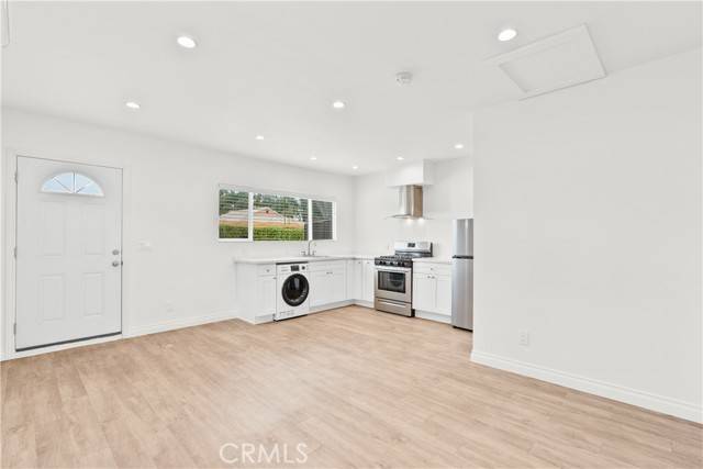 Van Nuys (los Angeles), CA 91406,8112 Amestoy Avenue